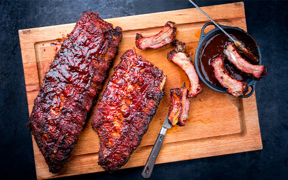 Grillet BBQ spareribs med marinade